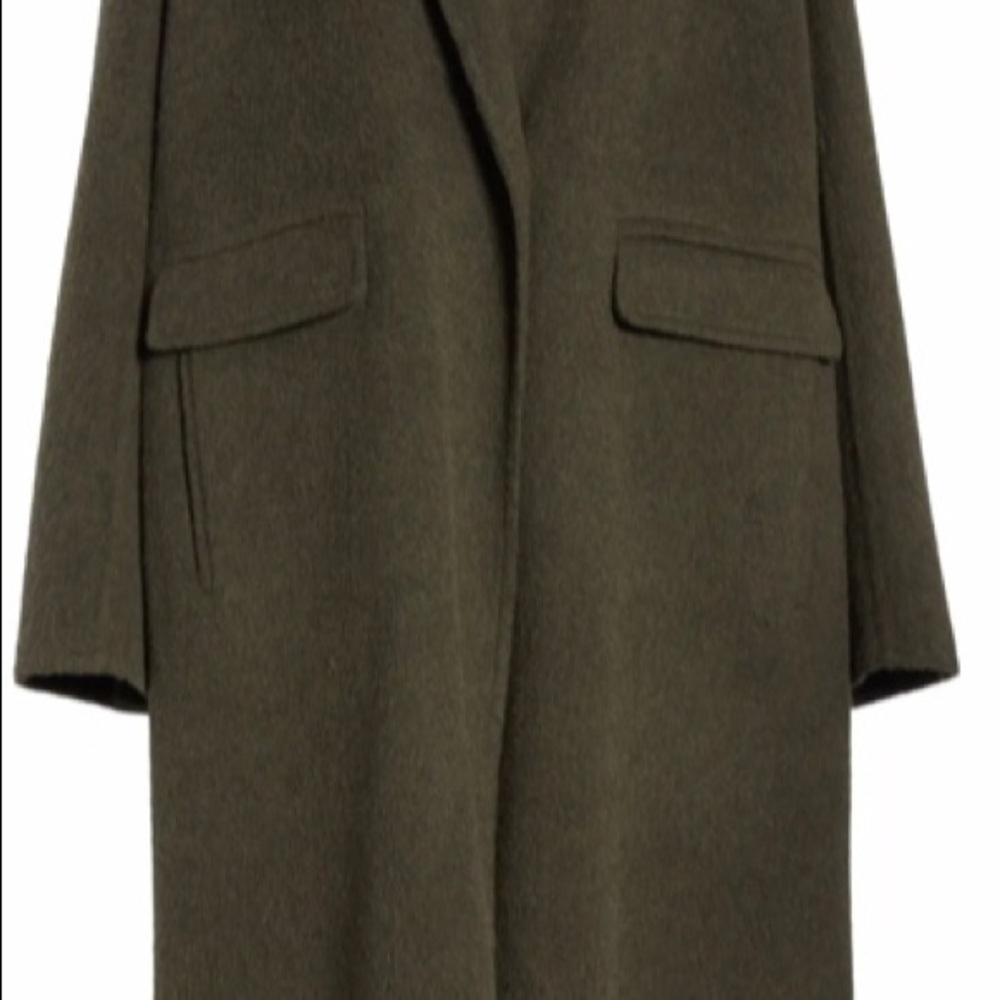 Classic coat, clean worn once, just too large, smoke free home.